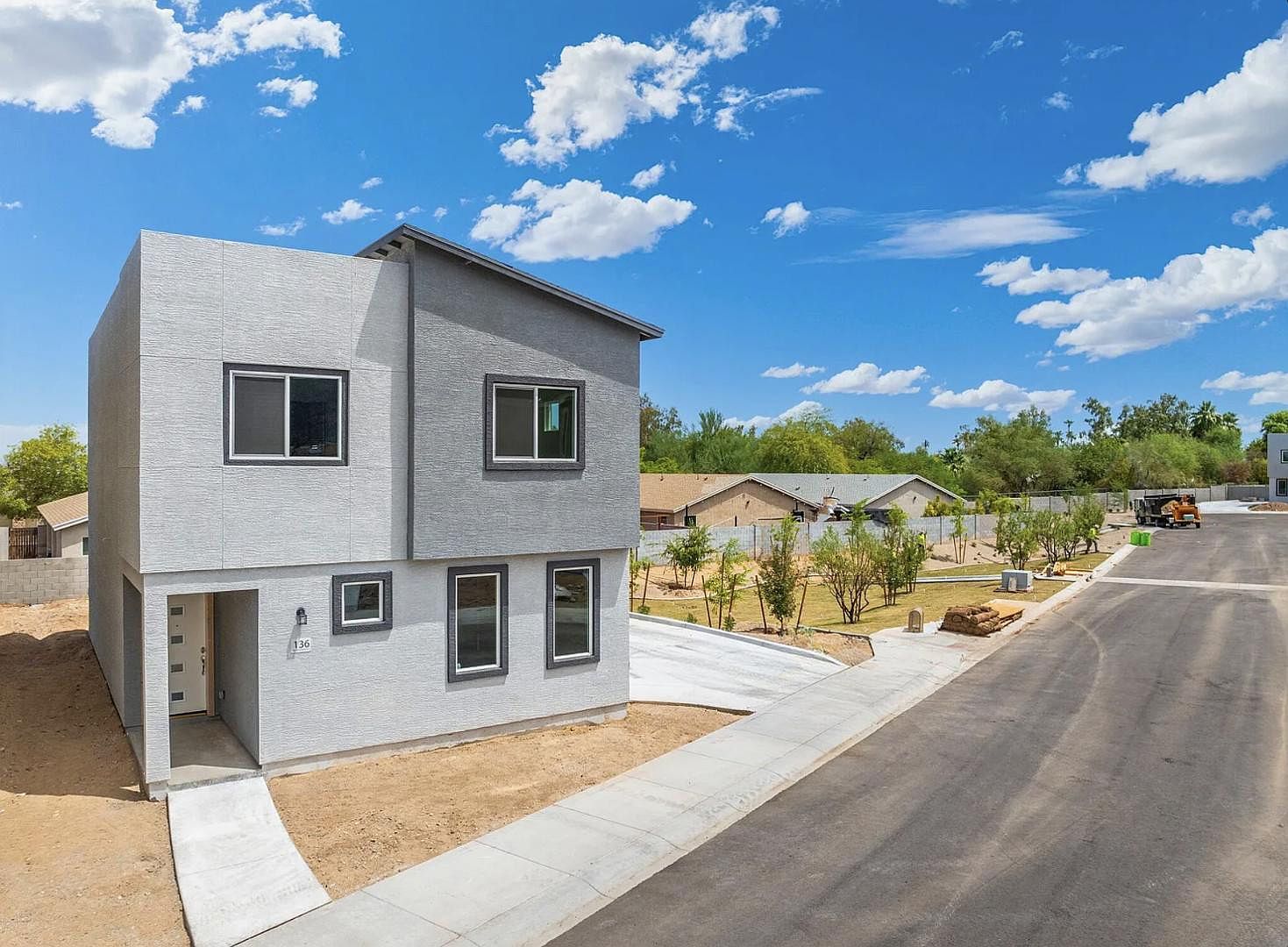 136 W Latona Rd Phoenix, AZ 85041 photo 4