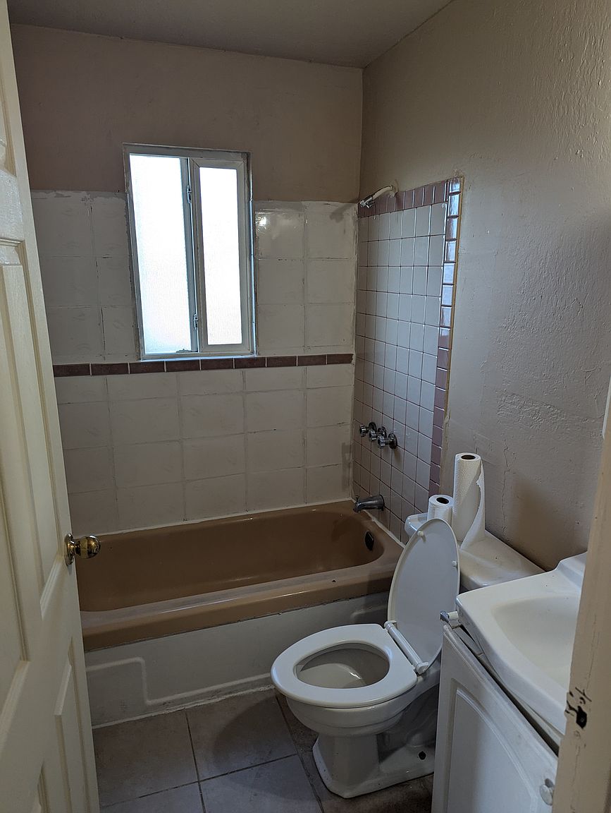 10023 Macarthur Blvd photo 3