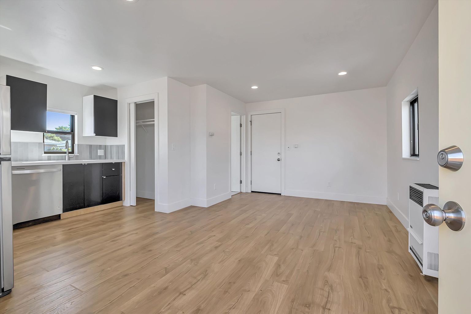 4211 Portola Dr photo 2