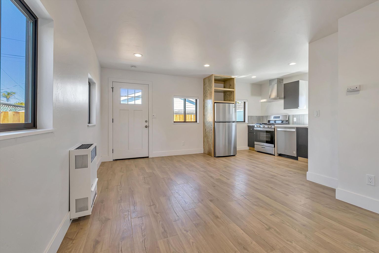 4211 Portola Dr photo 3