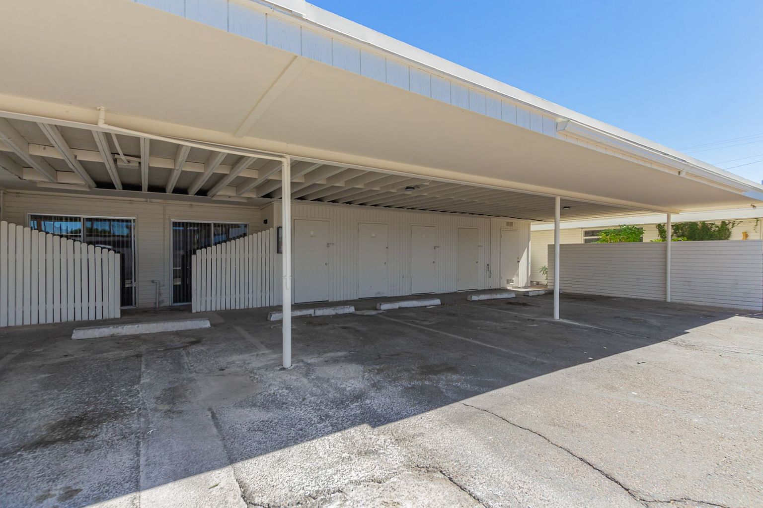 2 beds  2.0 baths (935 sqft) photo 3