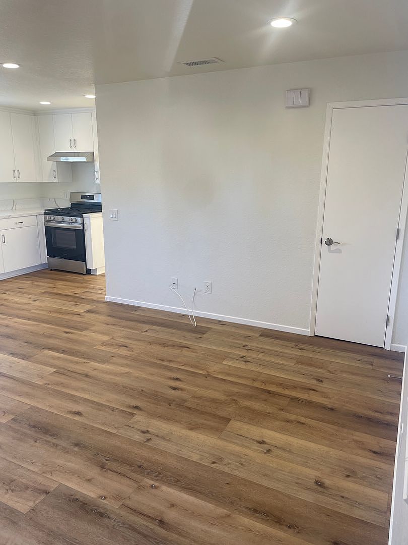 1 beds  1.0 baths (850 sqft) photo 3