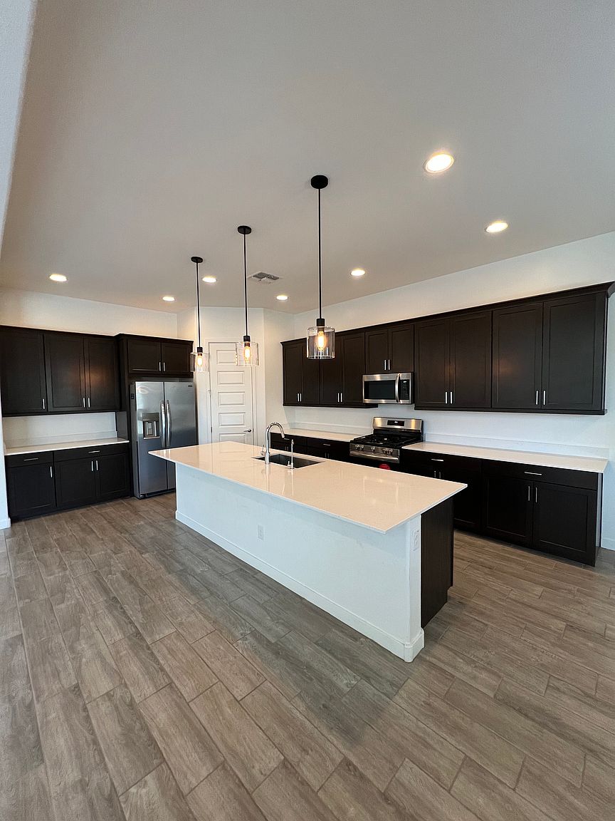 17560 W Superior Ave photo 3