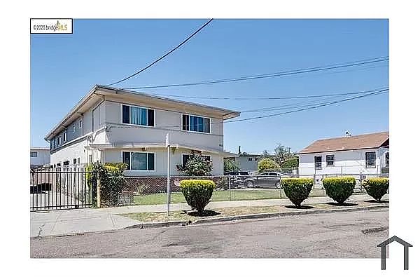 9031 Hillside St photo 2