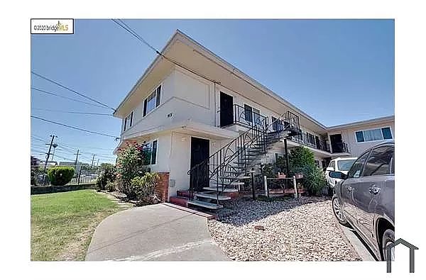 9031 Hillside St photo 4