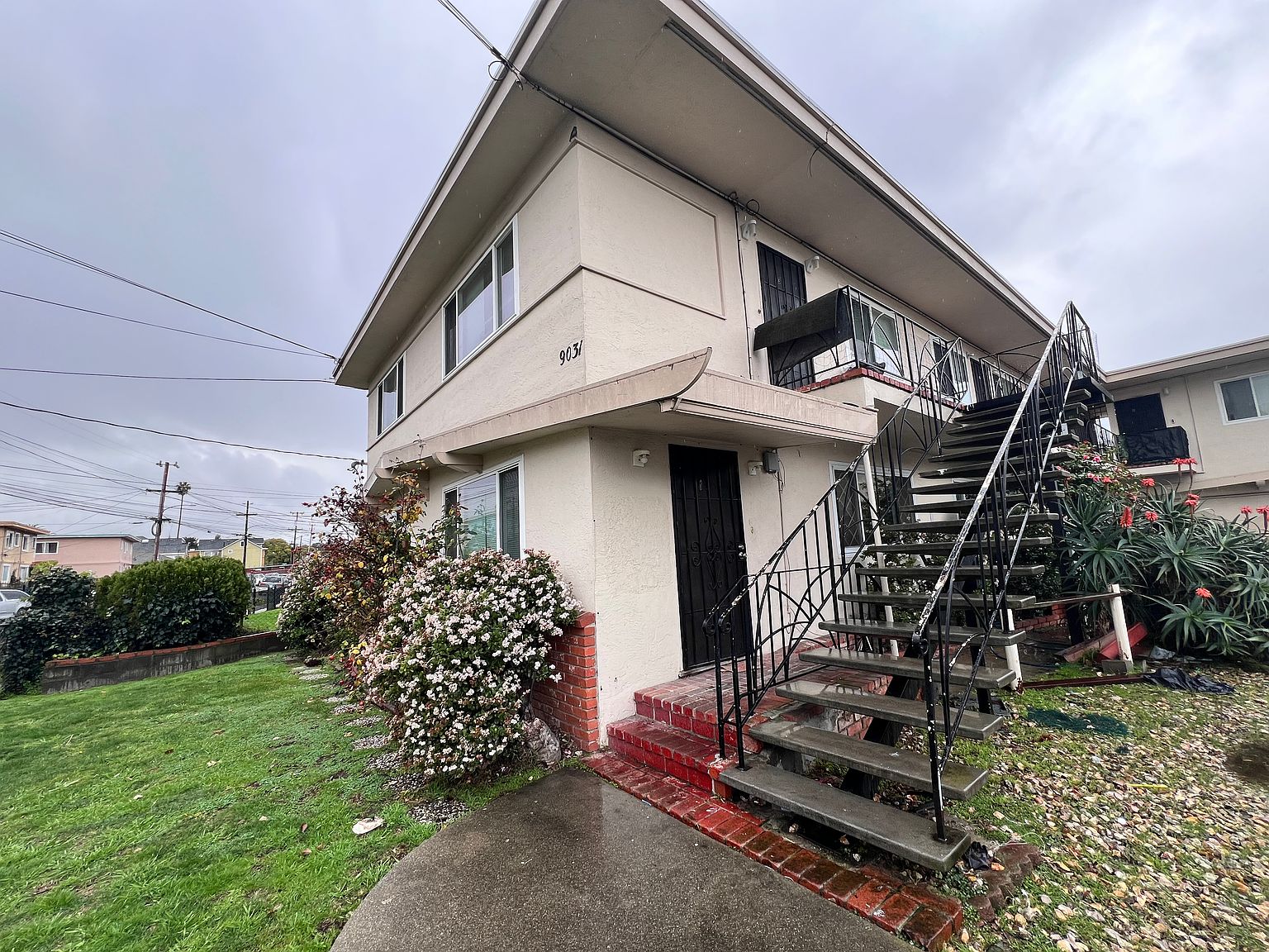 9031 Hillside St photo 5