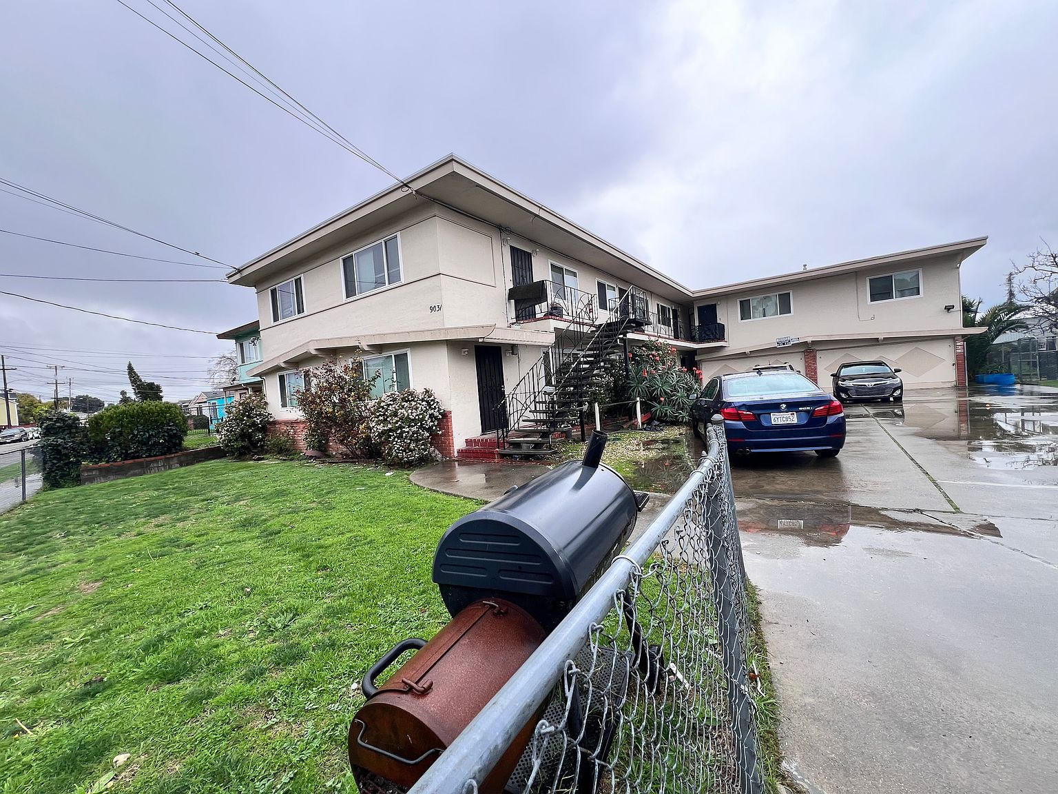 9031 Hillside St photo 3