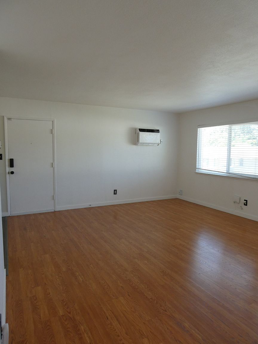 145 Sierra Dr photo 2