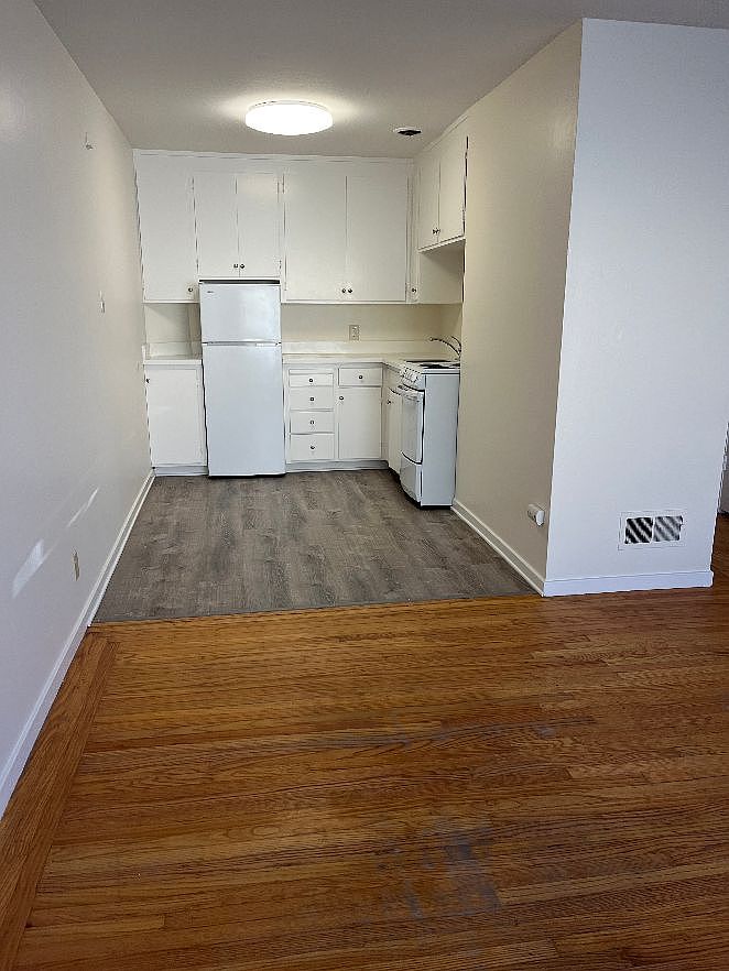 411 Randolph St photo 2