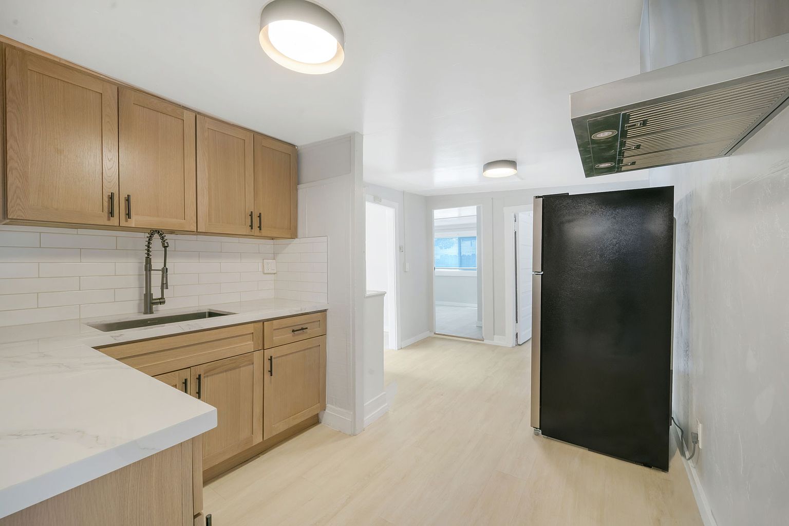 3290 Logan Ave photo 2