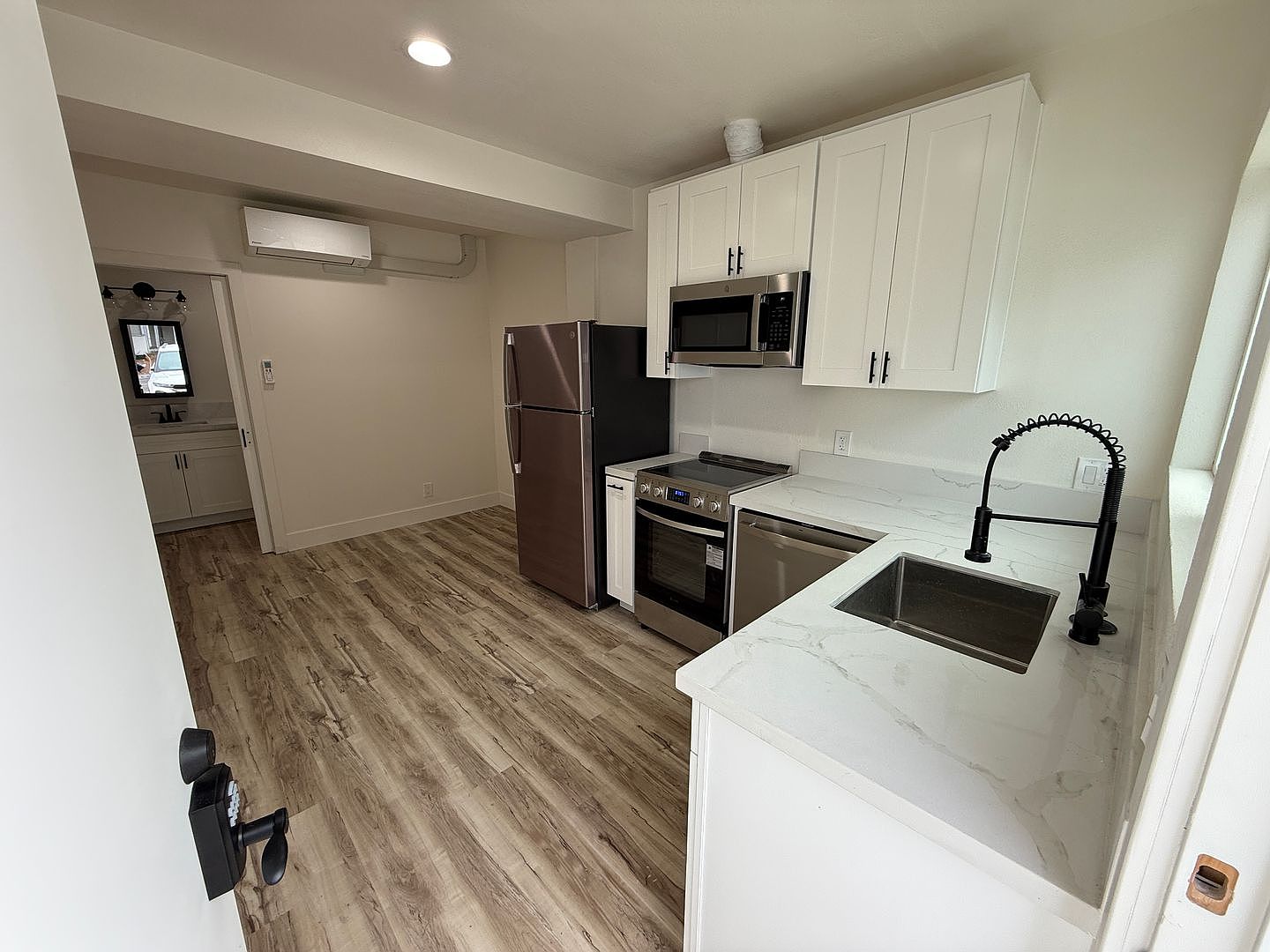 2312-2318 Chatsworth Blvd photo 4