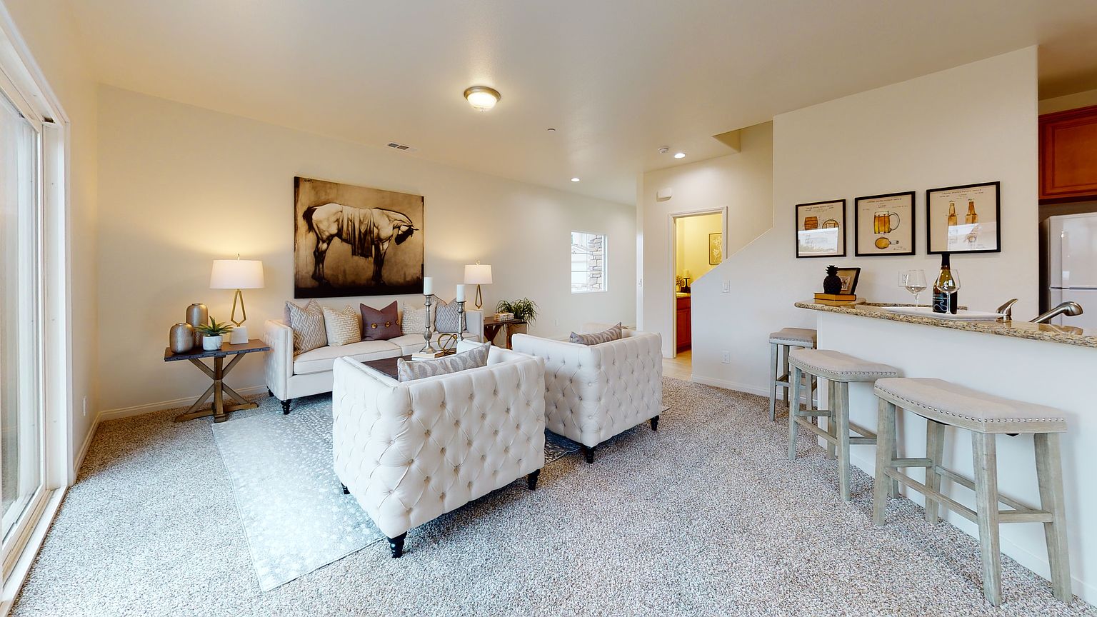 692 Ronald Way photo 4