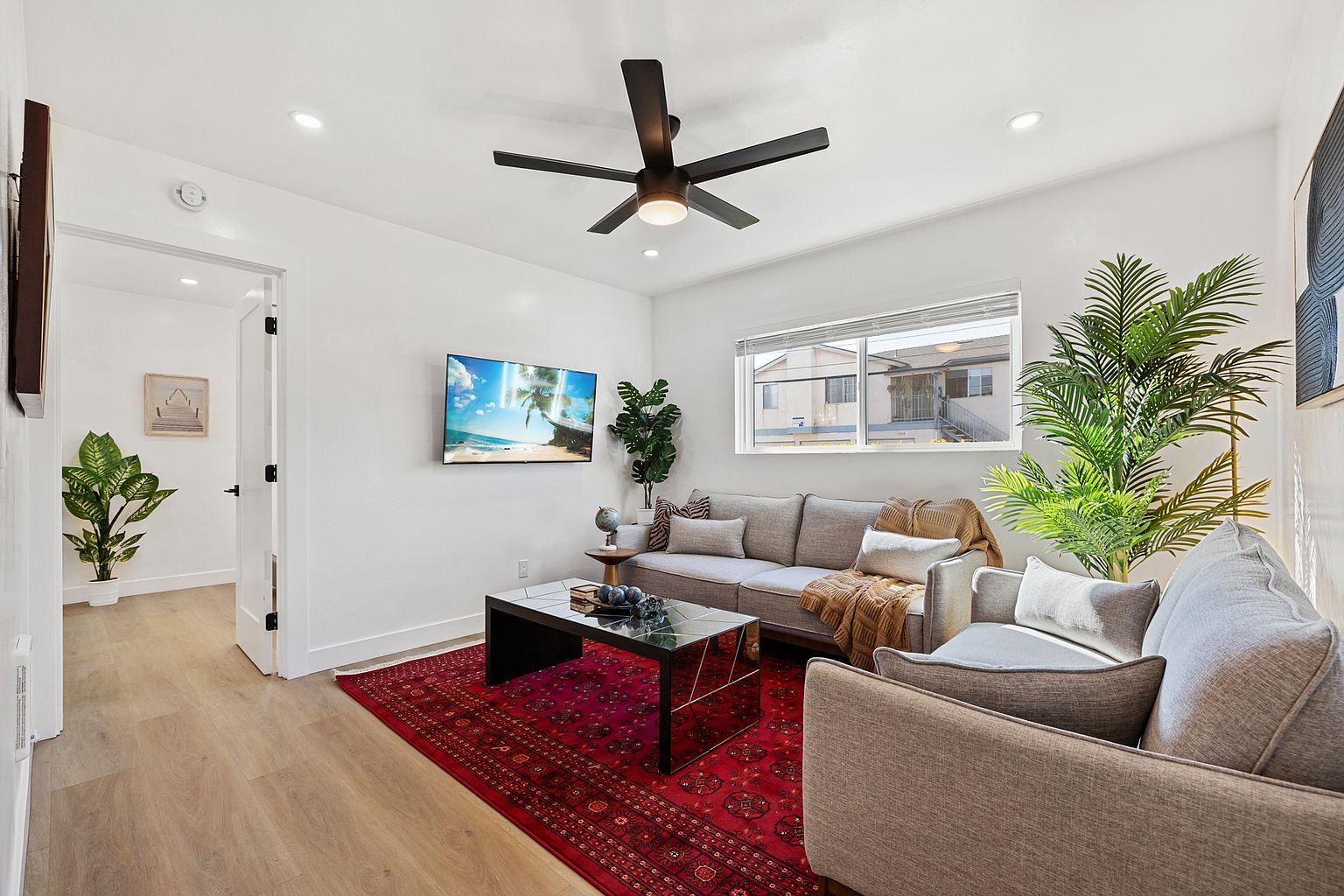 1215 Vega St photo 4