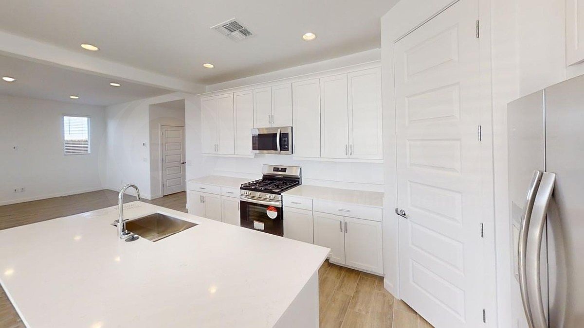 2865 E Frontiersman Ln San Tan Valley, AZ 85140 photo 4