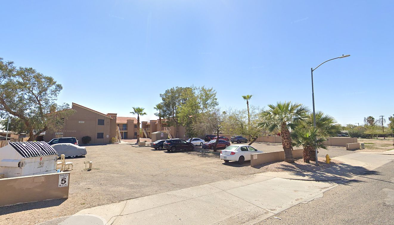 5223 W Myrtle Ave photo 2