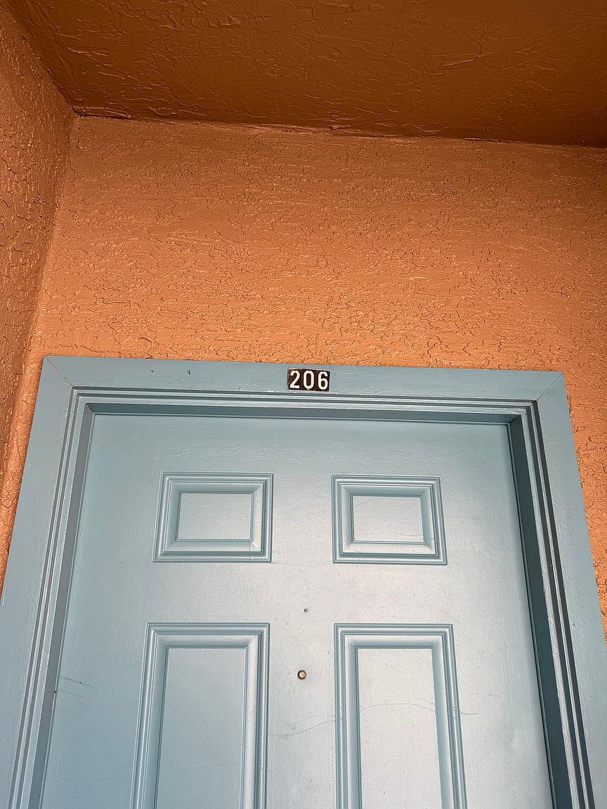 5223 W Myrtle Ave photo 3