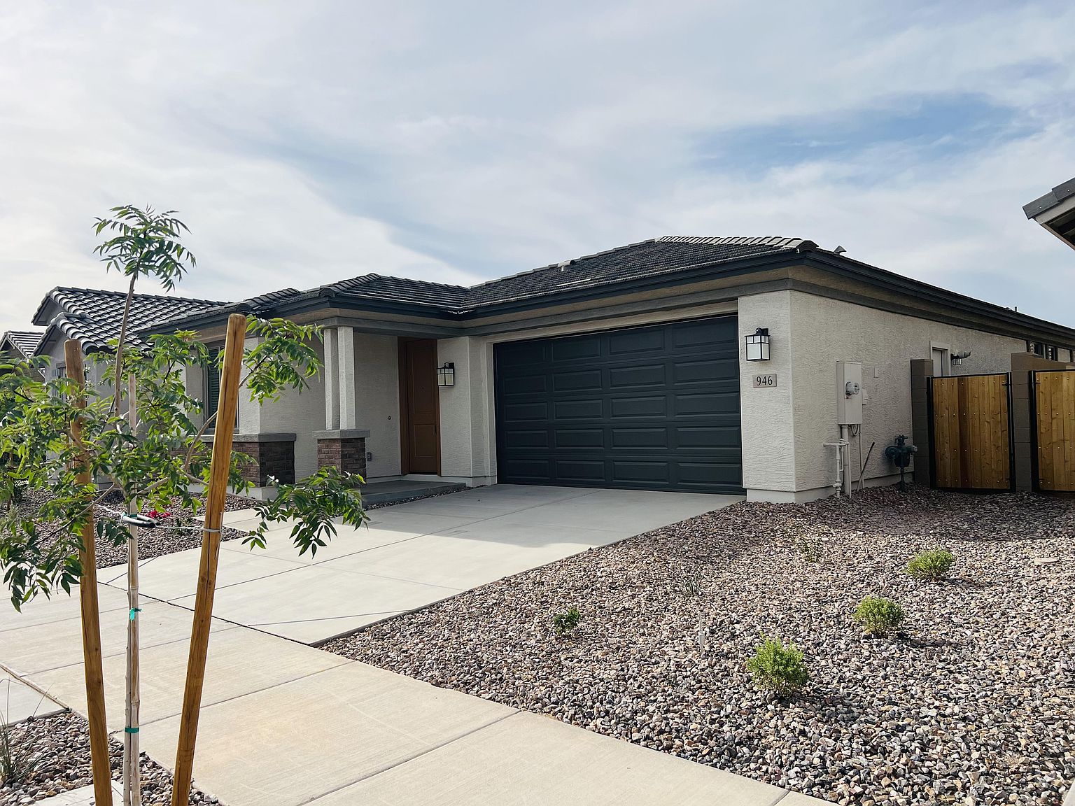 946 W Macaw Dr photo 2