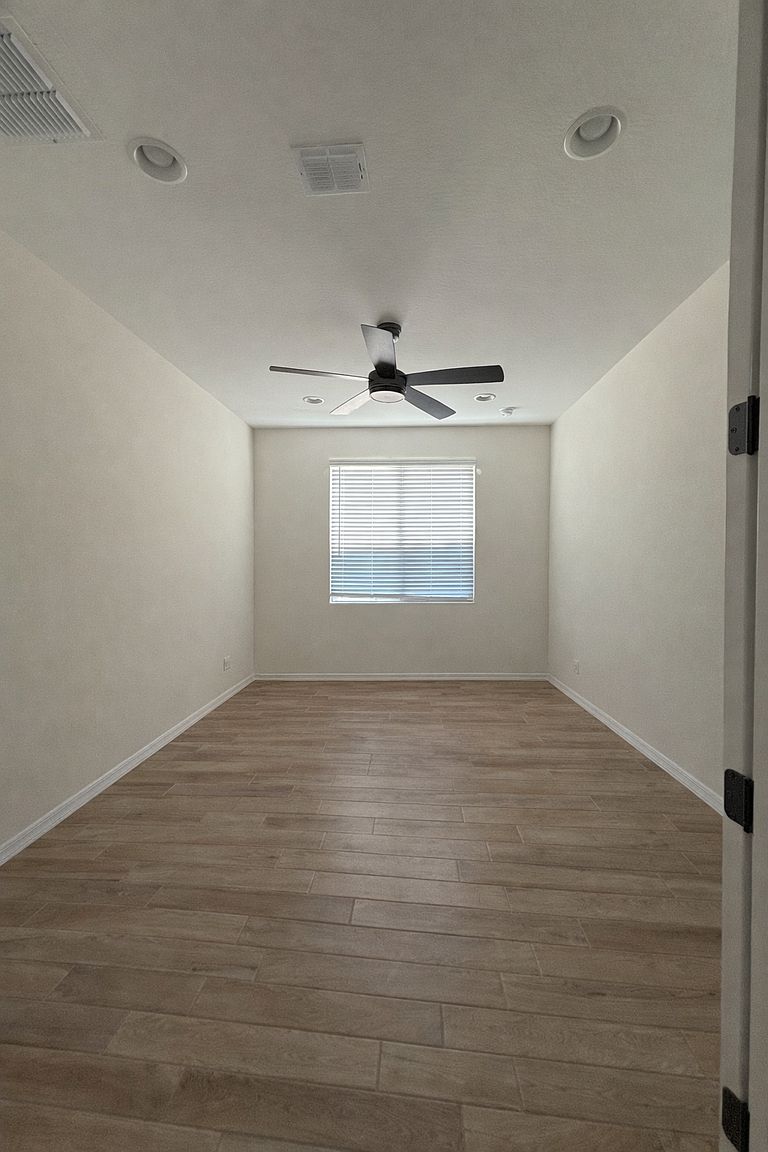 1430 W Flintlock Dr photo 3