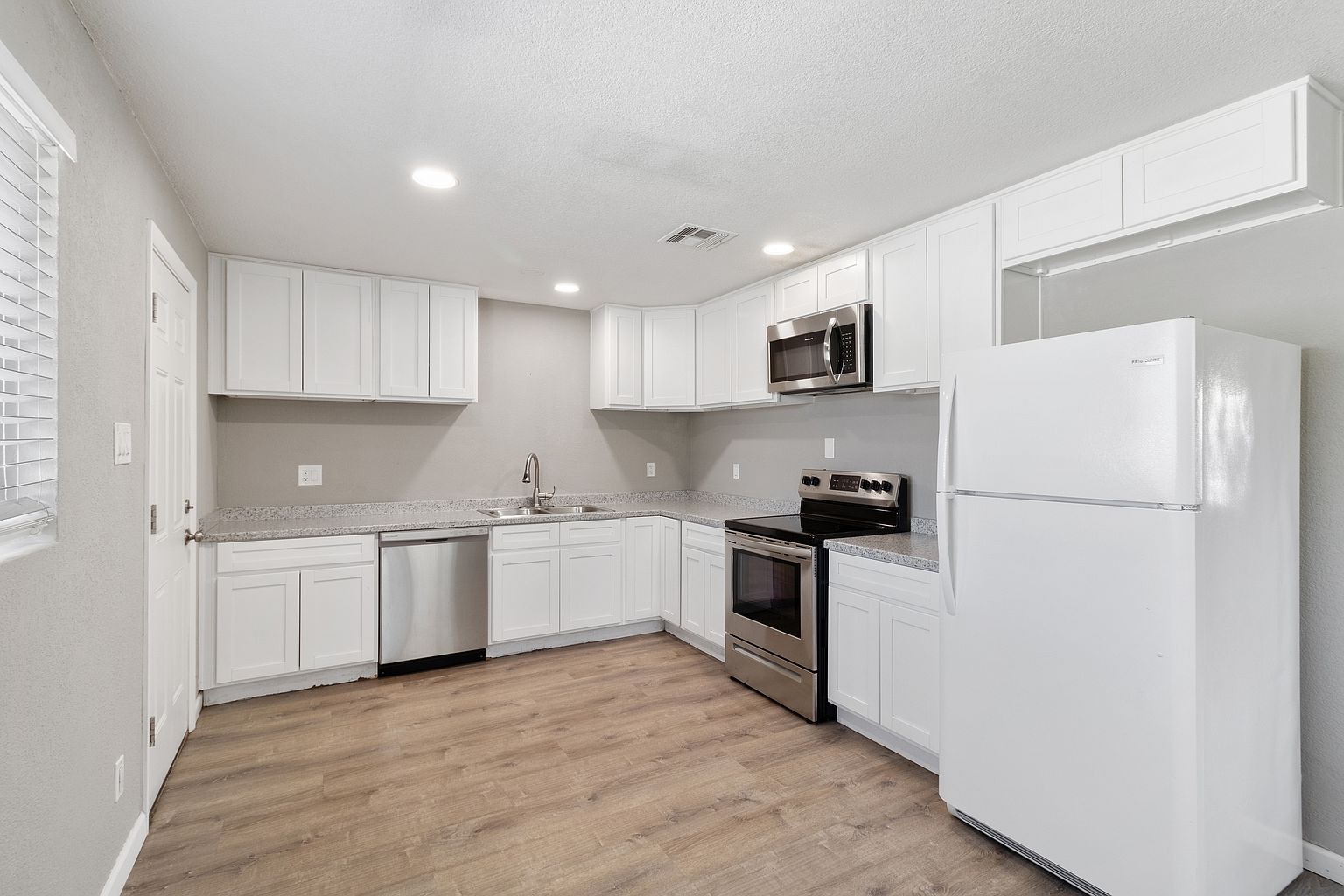 2612 W Pierson St photo 2