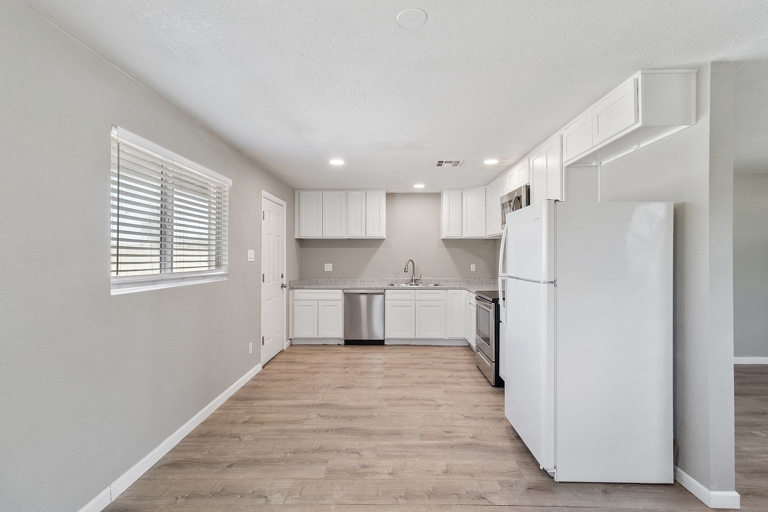 2612 W Pierson St photo 3