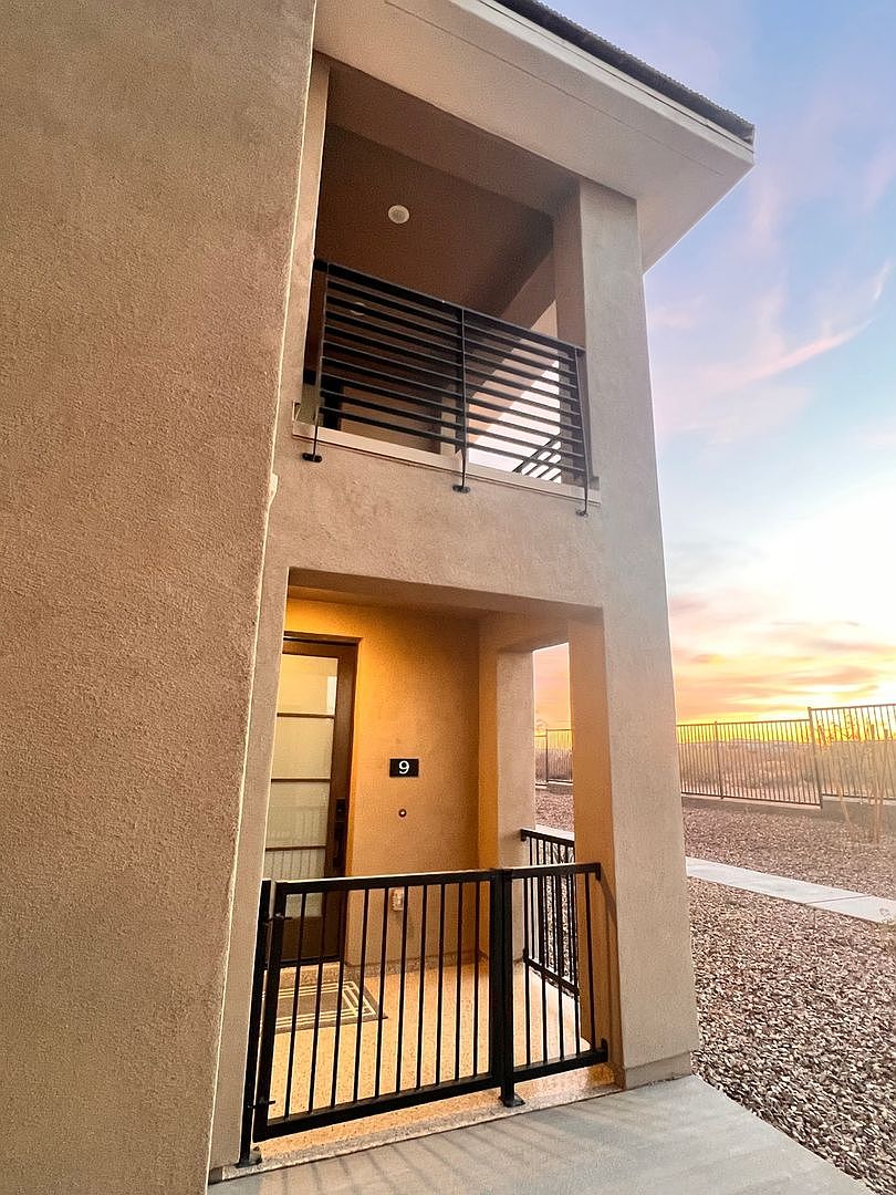Charming 2BR Condo in Phoenix photo 2
