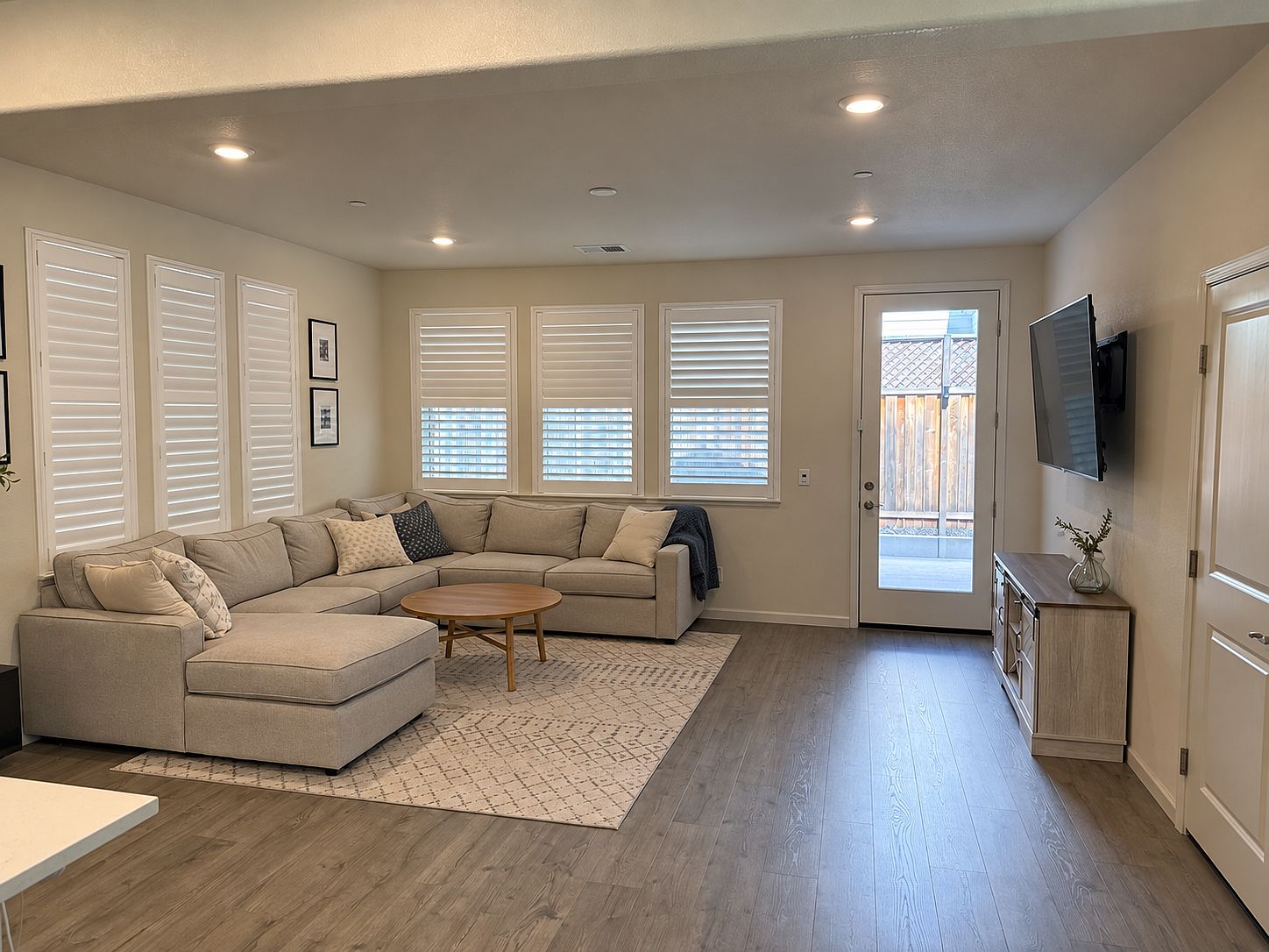 1818 Warren Pl photo 2