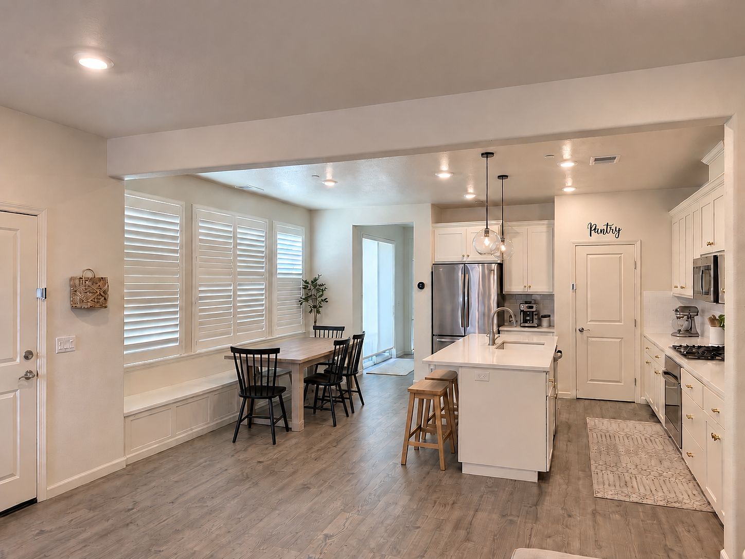 1818 Warren Pl photo 3