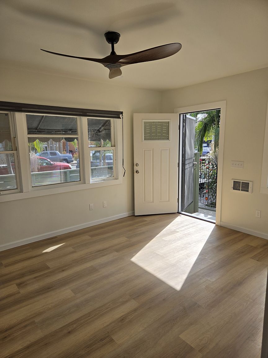 4424 1/2 Louisiana St #4424-1/2 photo 3