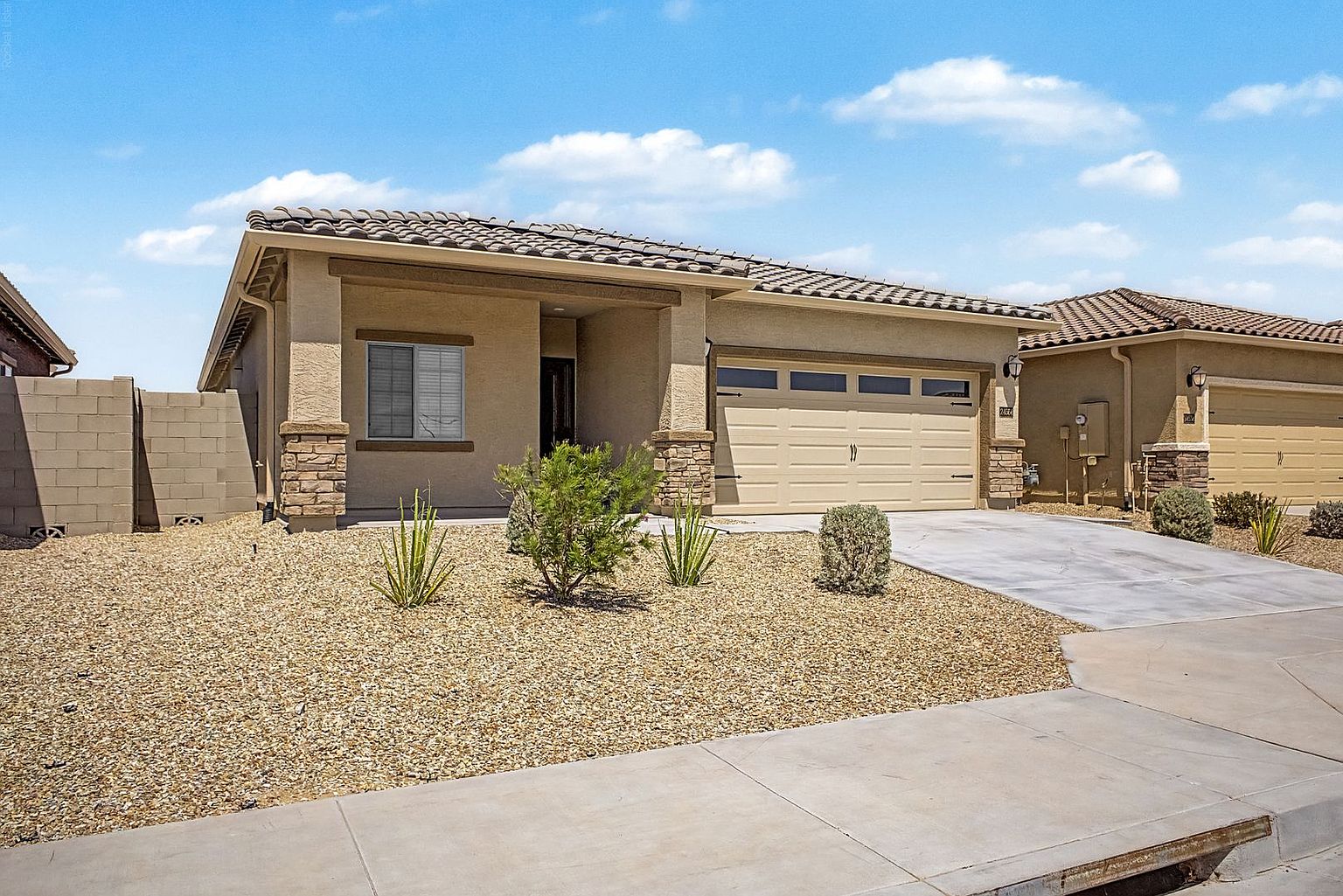 24564 W Saint Catherine Ave photo 4