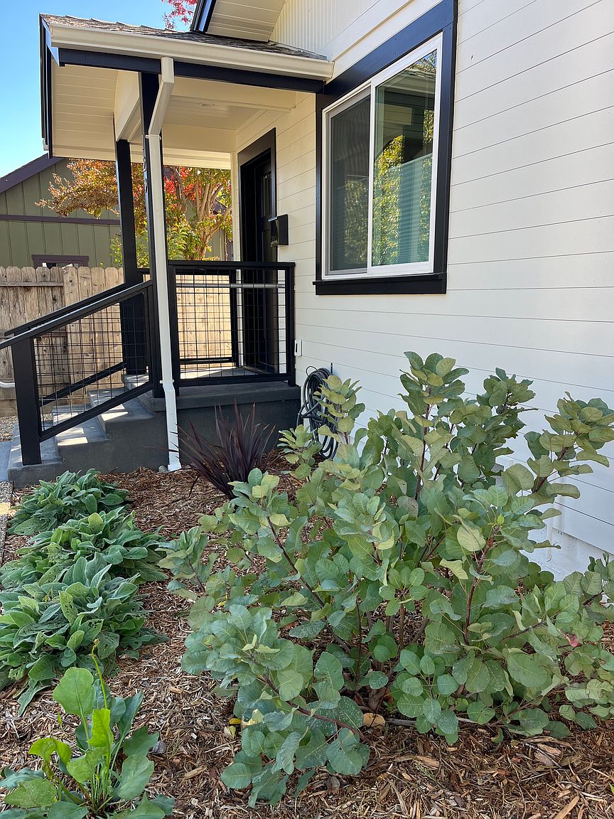 129 N East St photo 2
