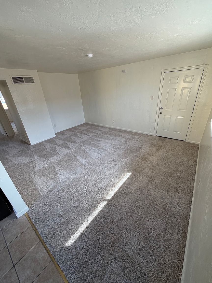 273 Macarthur Blvd photo 5