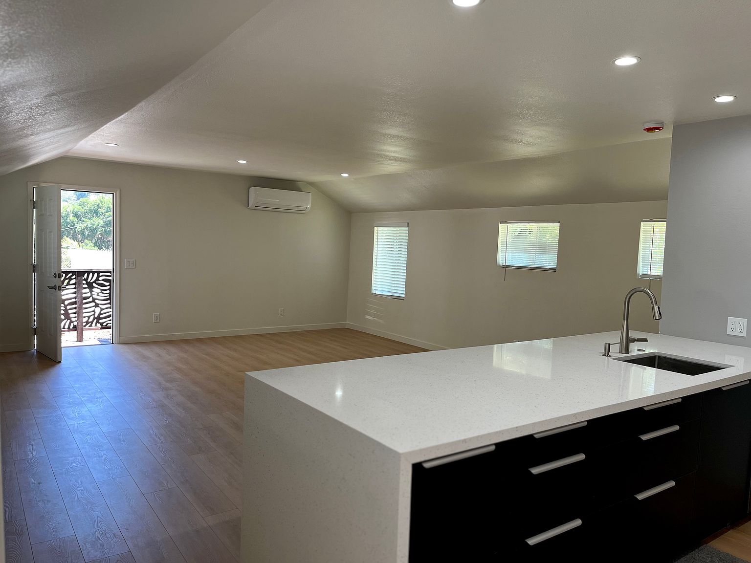 261 Country Garden Ln photo 2