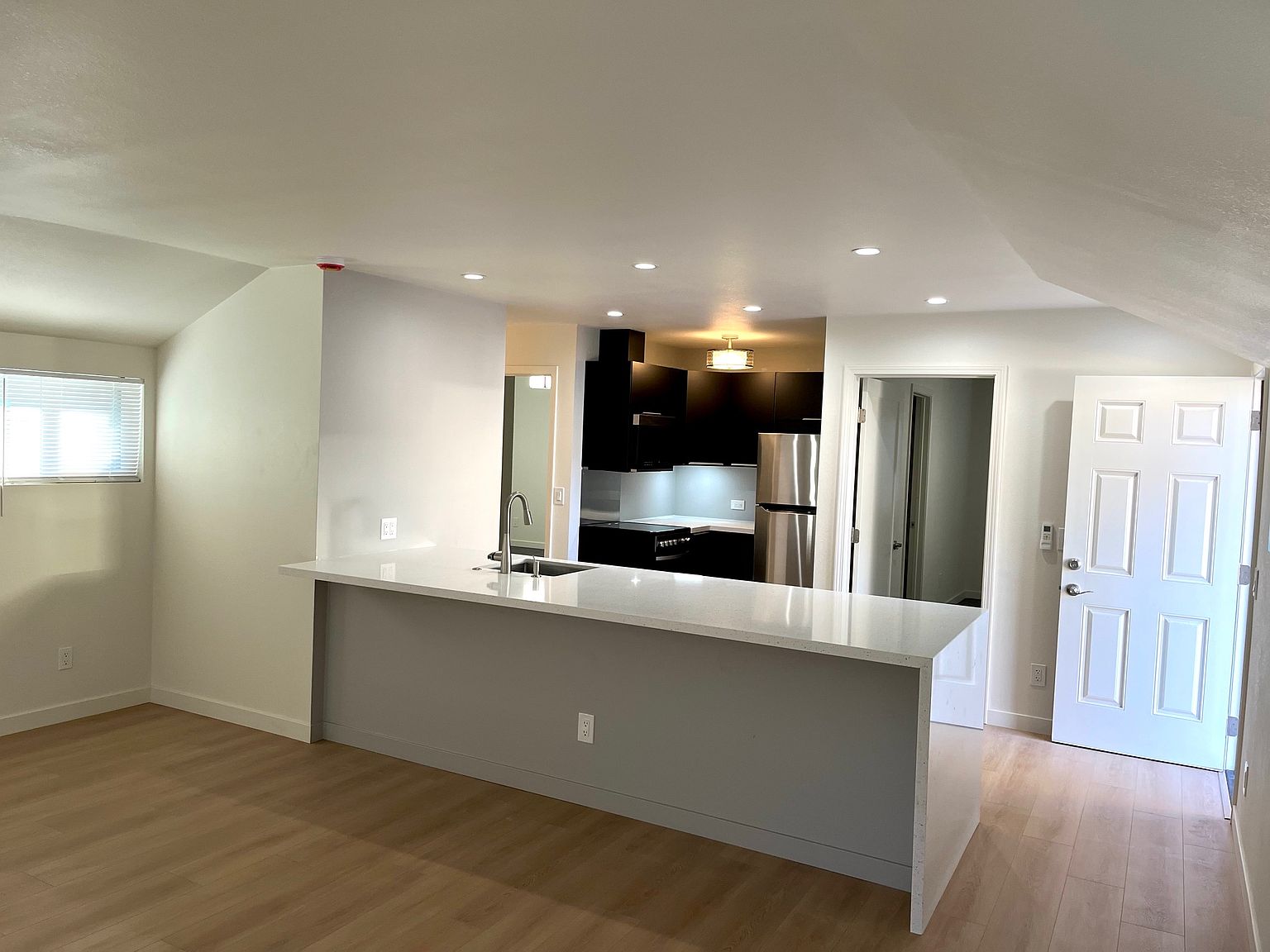 261 Country Garden Ln photo 3