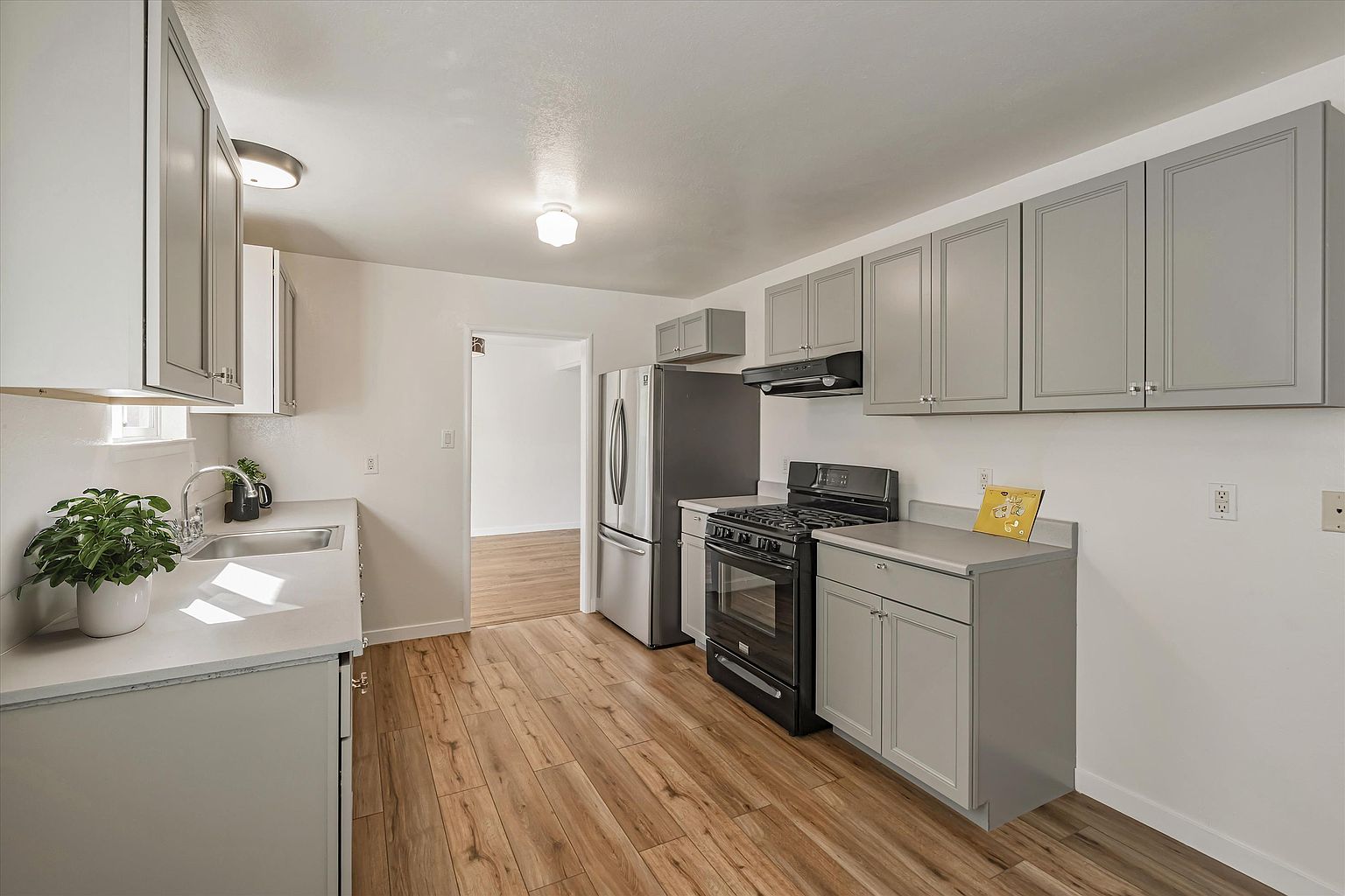 300 Chestnut Ave photo 4