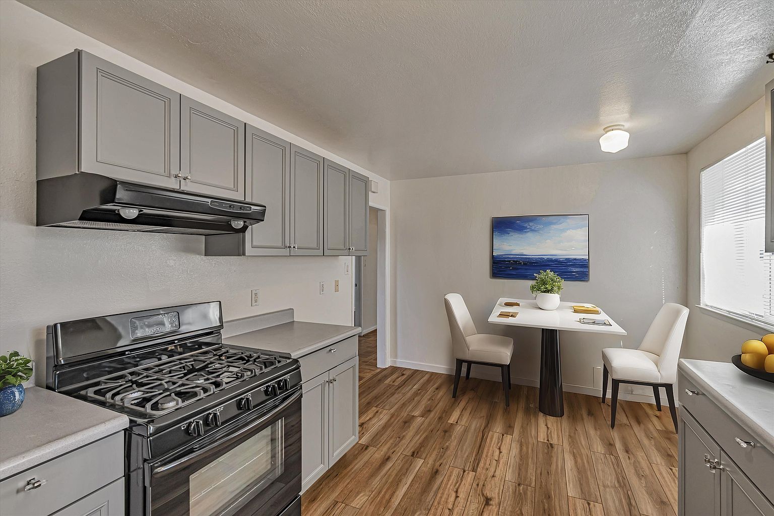 300 Chestnut Ave photo 5