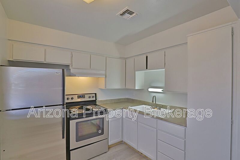 1702 W Vogel Ave Phoenix, AZ 85021 photo 2