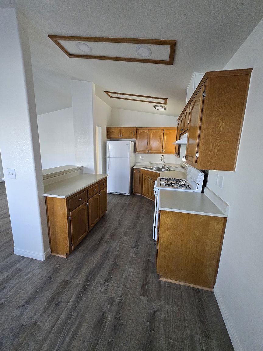 28 Bahama Dr photo 2