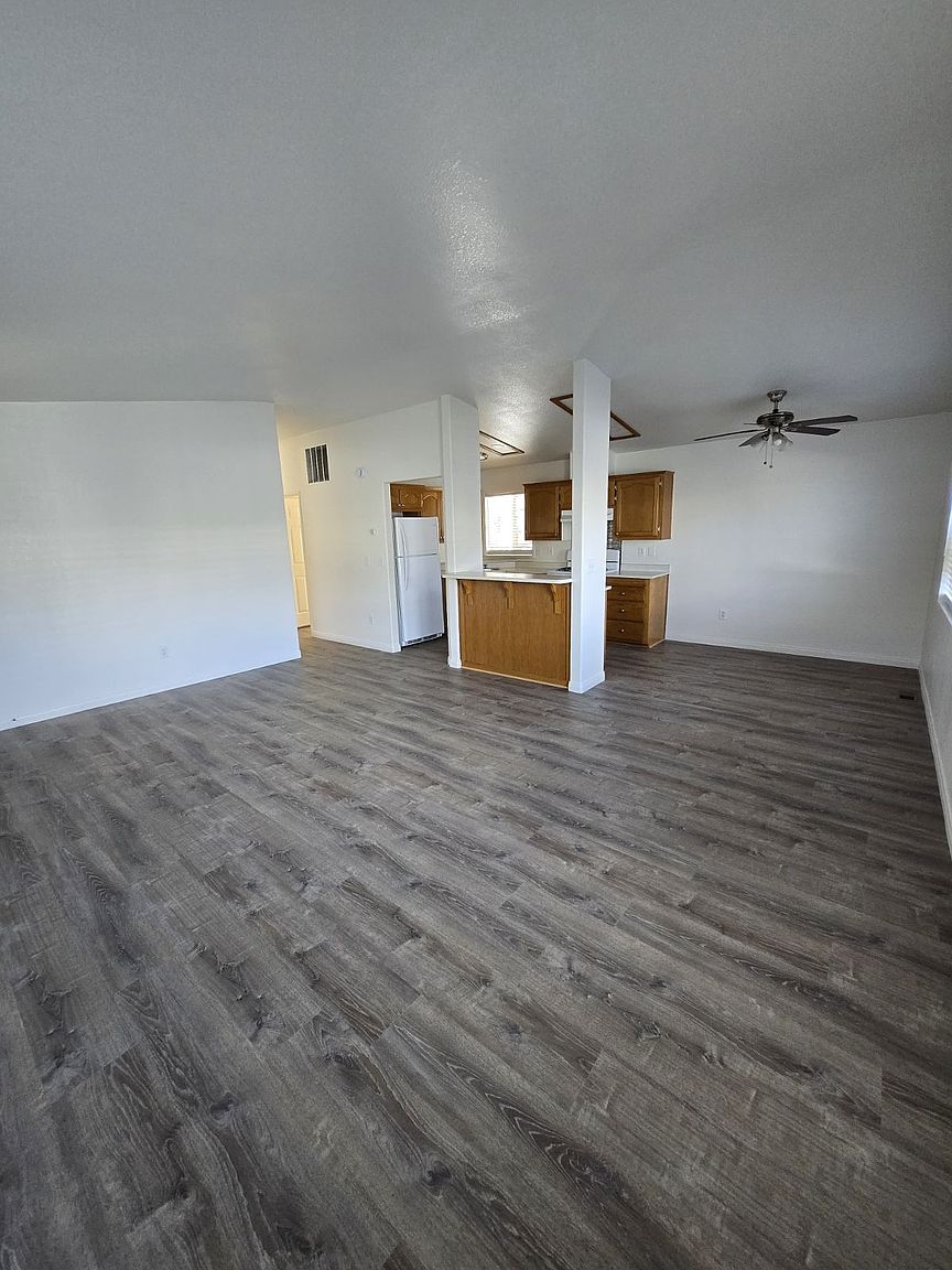 28 Bahama Dr photo 4