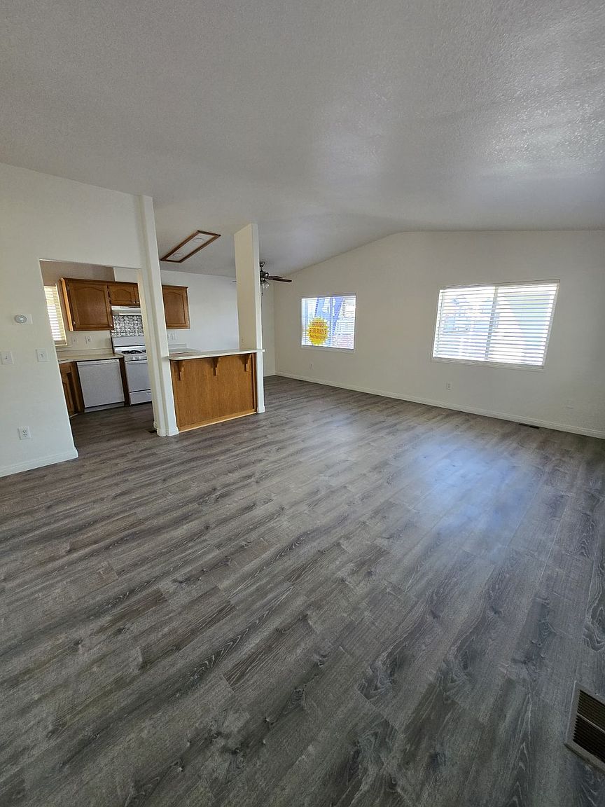 28 Bahama Dr photo 5