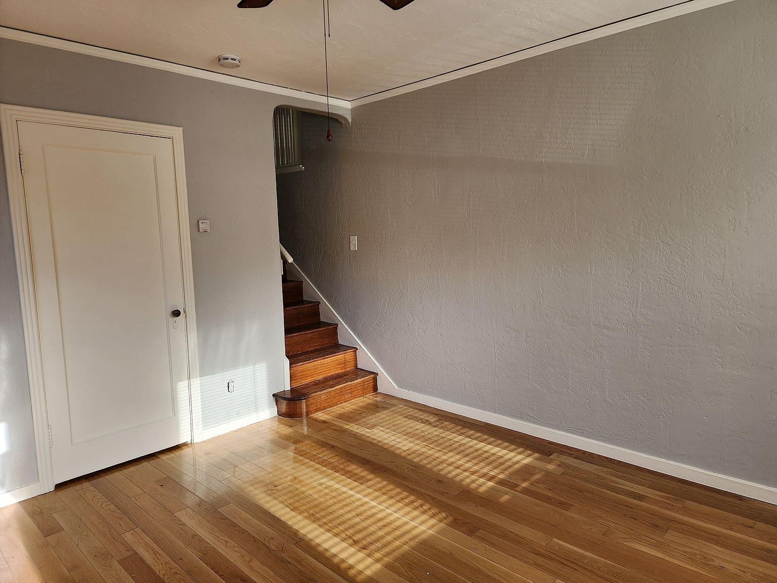 725 Mellus St photo 4