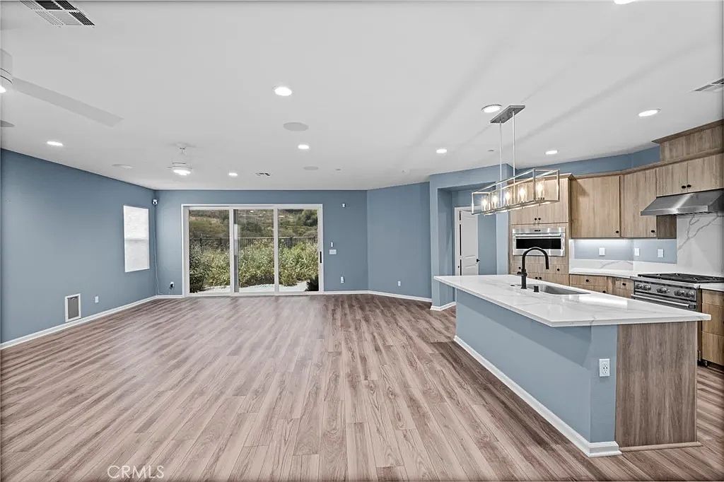 1373 Topanga Dr photo 4