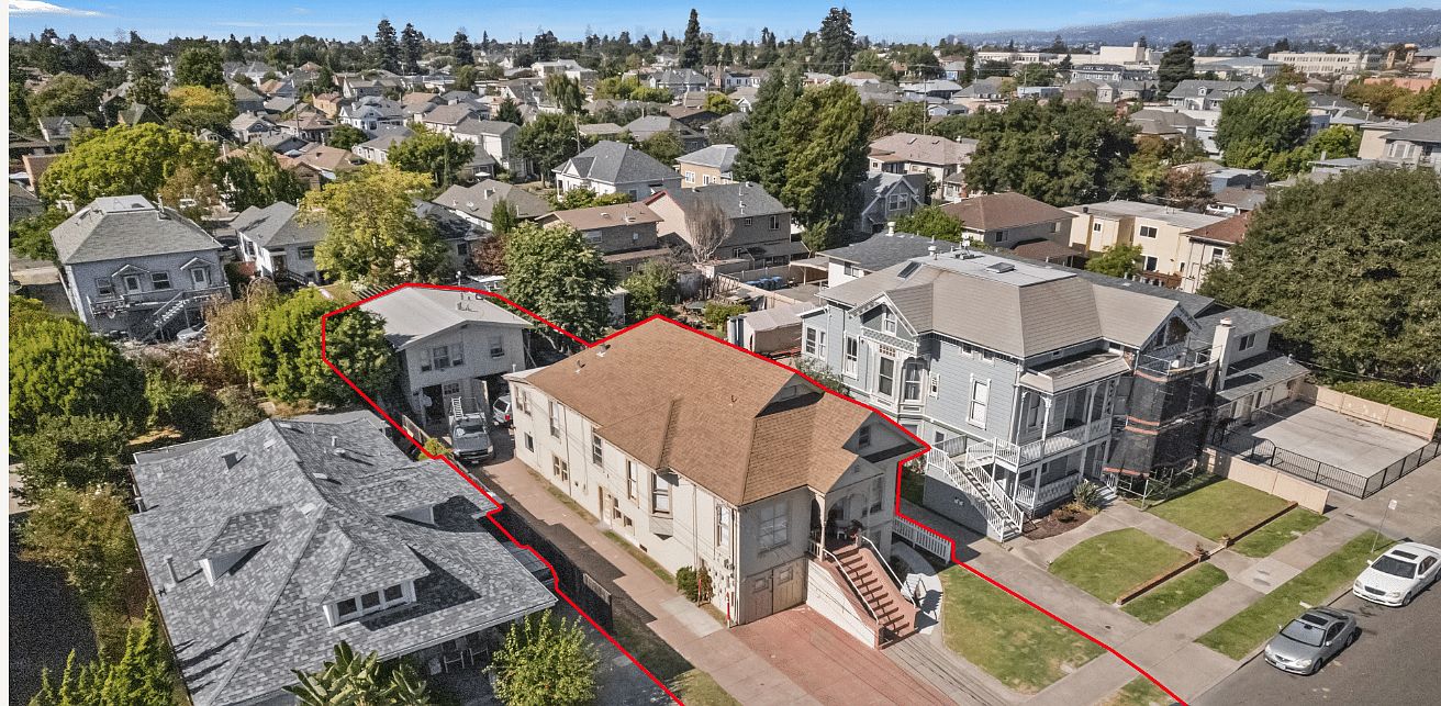 1131 Park Ave photo 2