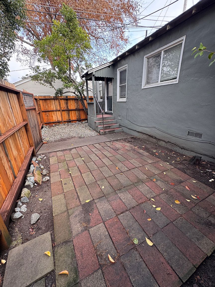 201 H St, Petaluma (Condo) photo 2