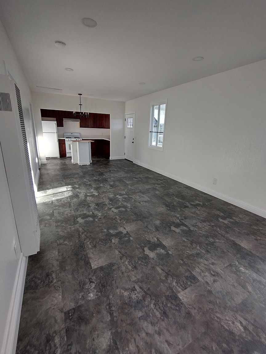 124 W Front St photo 3