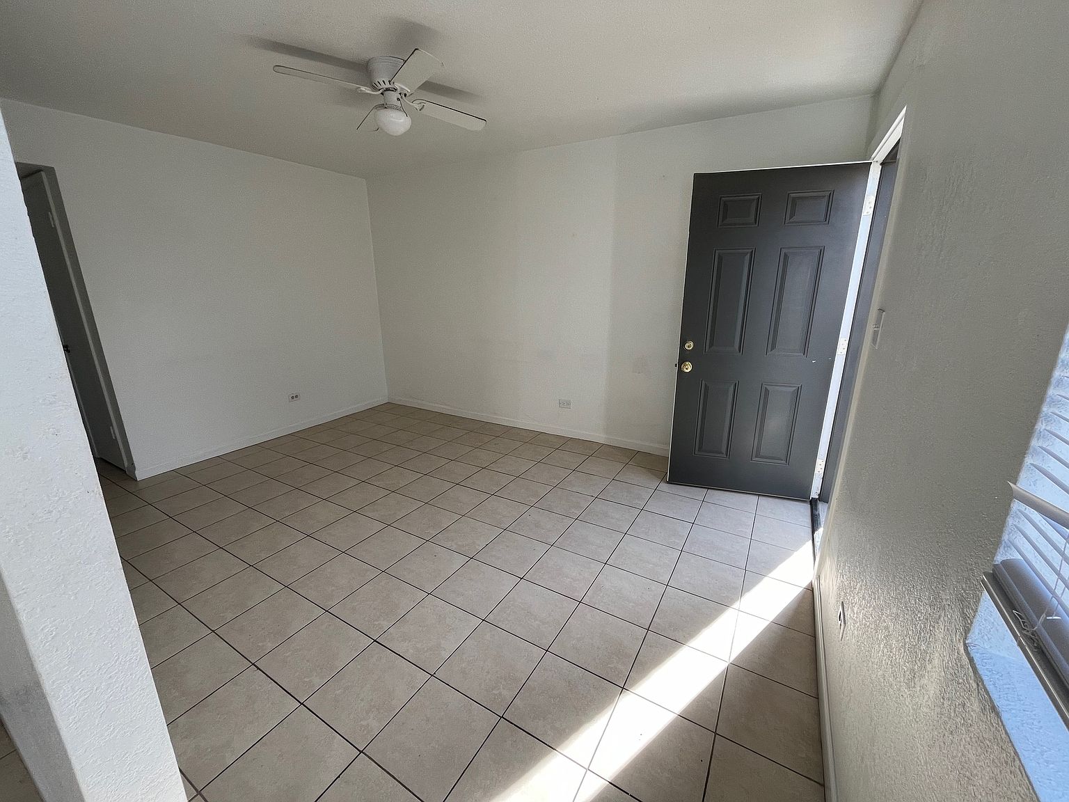 5942 W Alice Ave photo 2