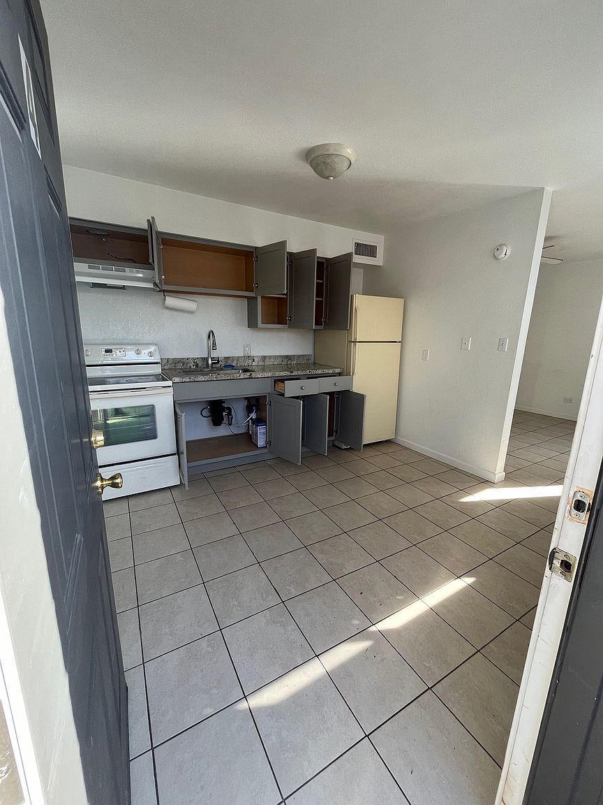 5942 W Alice Ave photo 4