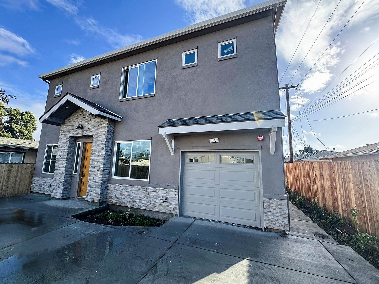 576 Marin Ave photo 2