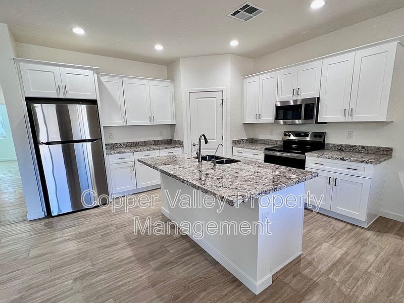 812 E Irvine Rd Phoenix, AZ 85086 photo 5