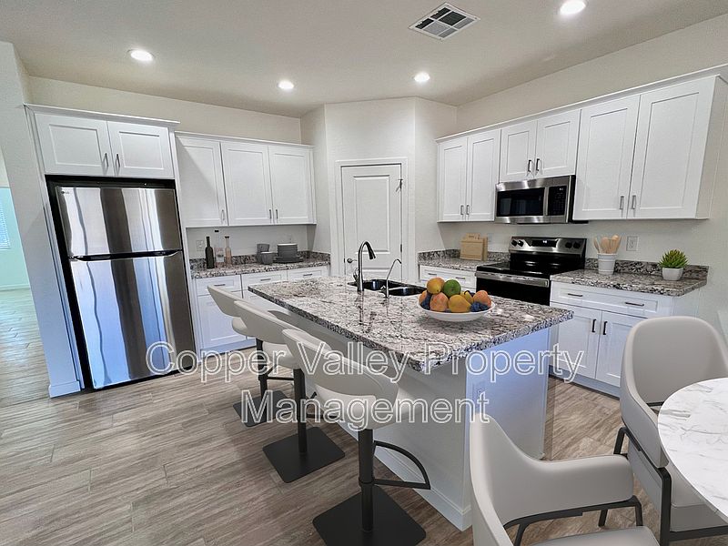 812 E Irvine Rd Phoenix, AZ 85086 photo 3