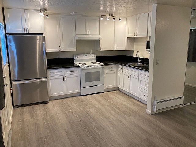 160 Park Pl photo 2